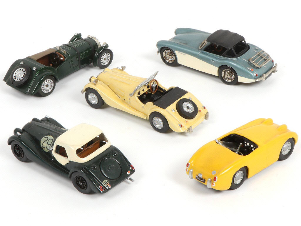Lot 39 - DIVERS (5)