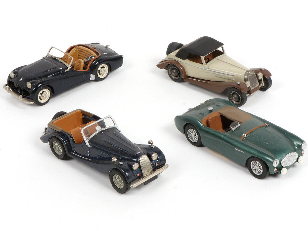 Lot 35 - DIVERS (4)