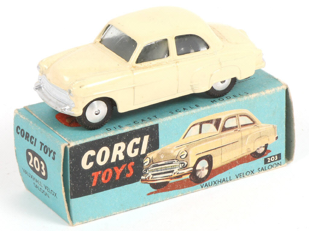 Lot 100 - CORGI TOYS (GB) (1)