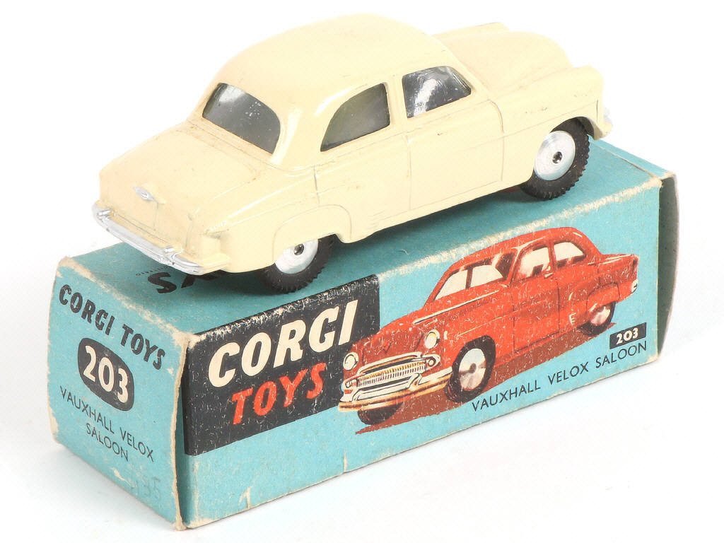 Lot 100 - CORGI TOYS (GB) (1)