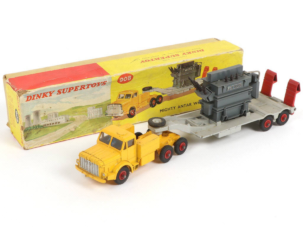 Lot 340 - DINKY TOYS (GB) (1)