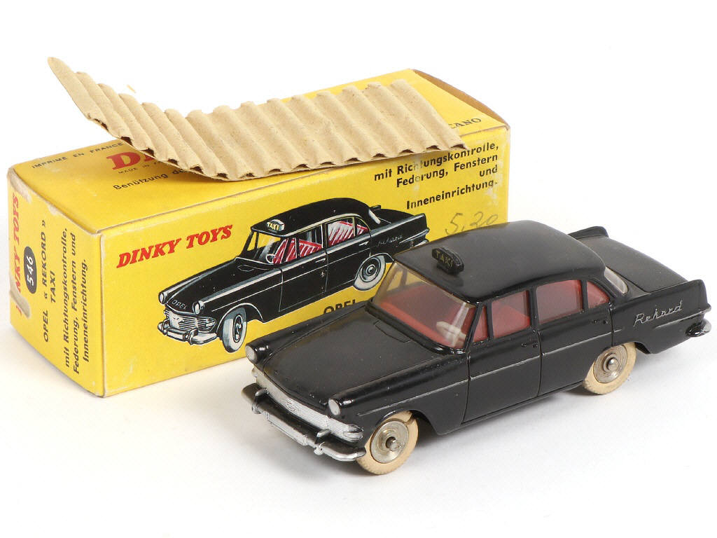 Lot 427 - DINKY TOYS (FRANCE) (1)