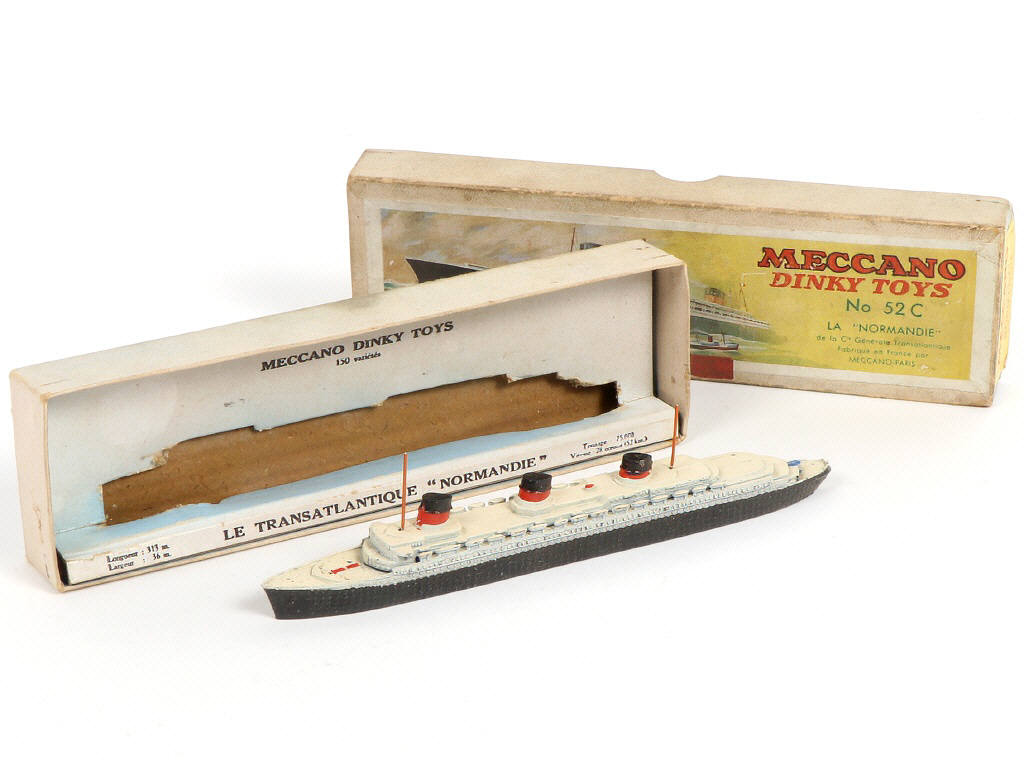 Lot 367 - DINKY TOYS (FRANCE) (1)