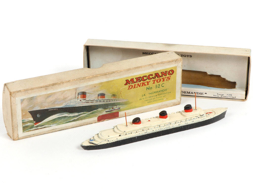 Lot 367 - DINKY TOYS (FRANCE) (1)