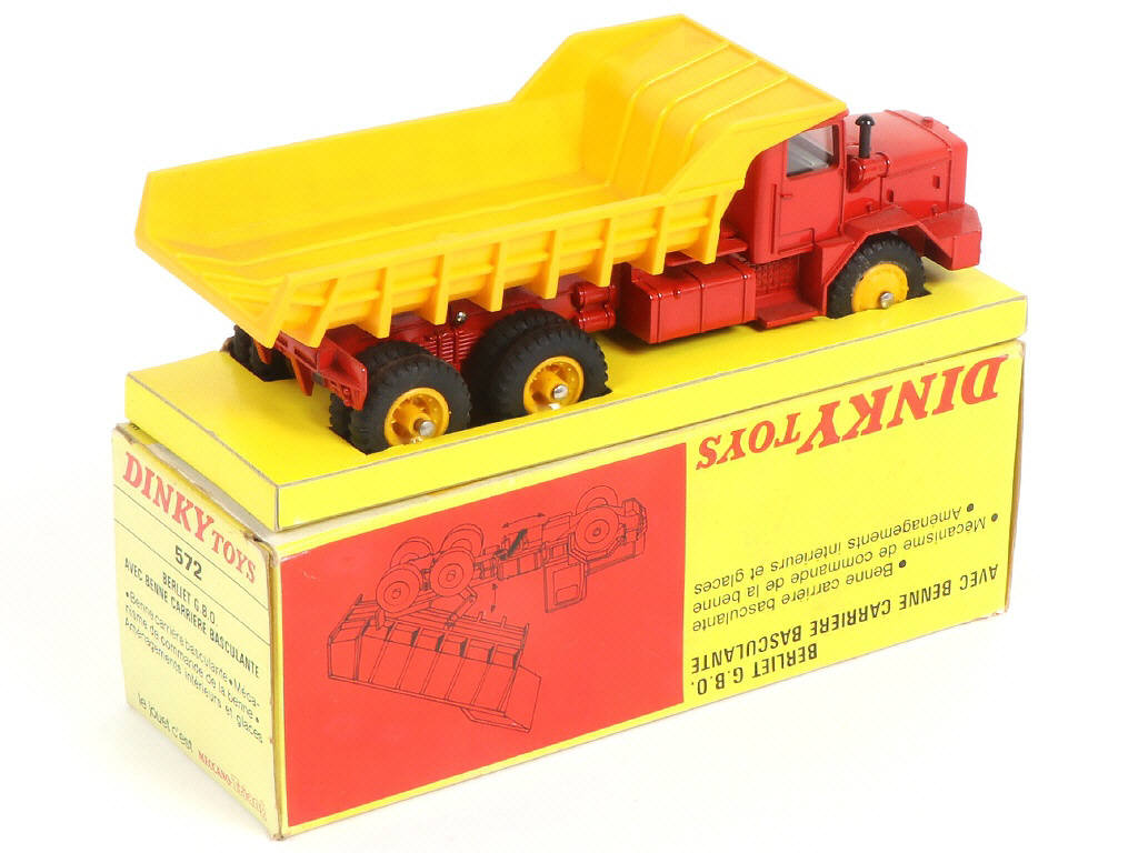 Lot 484 - DINKY TOYS (FRANCE) (1)