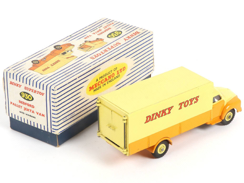 Lot 323 - DINKY TOYS (GB) (1)