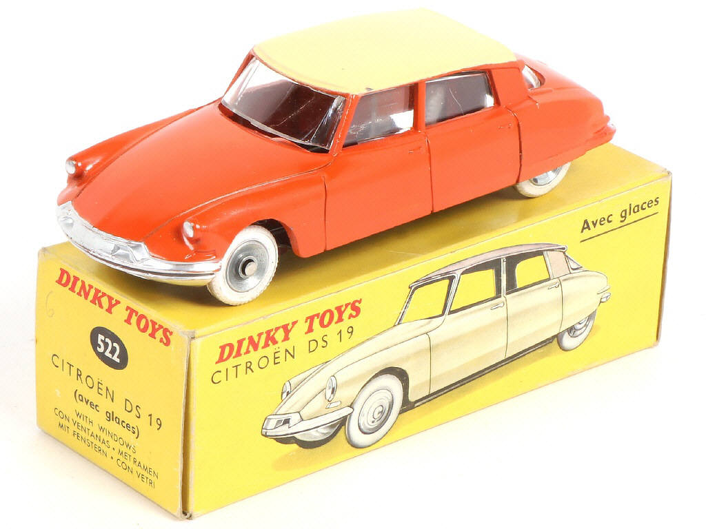 Lot 384 - DINKY TOYS (FRANCE) (1)