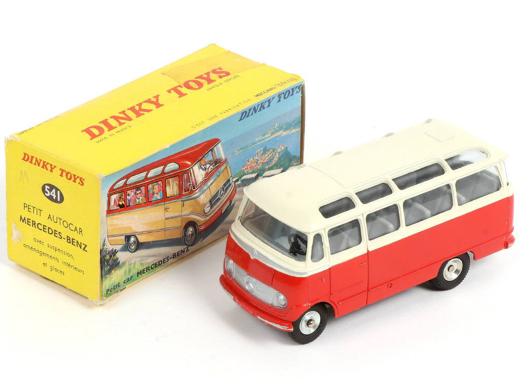 Lot 471 - DINKY TOYS (FRANCE) (1)