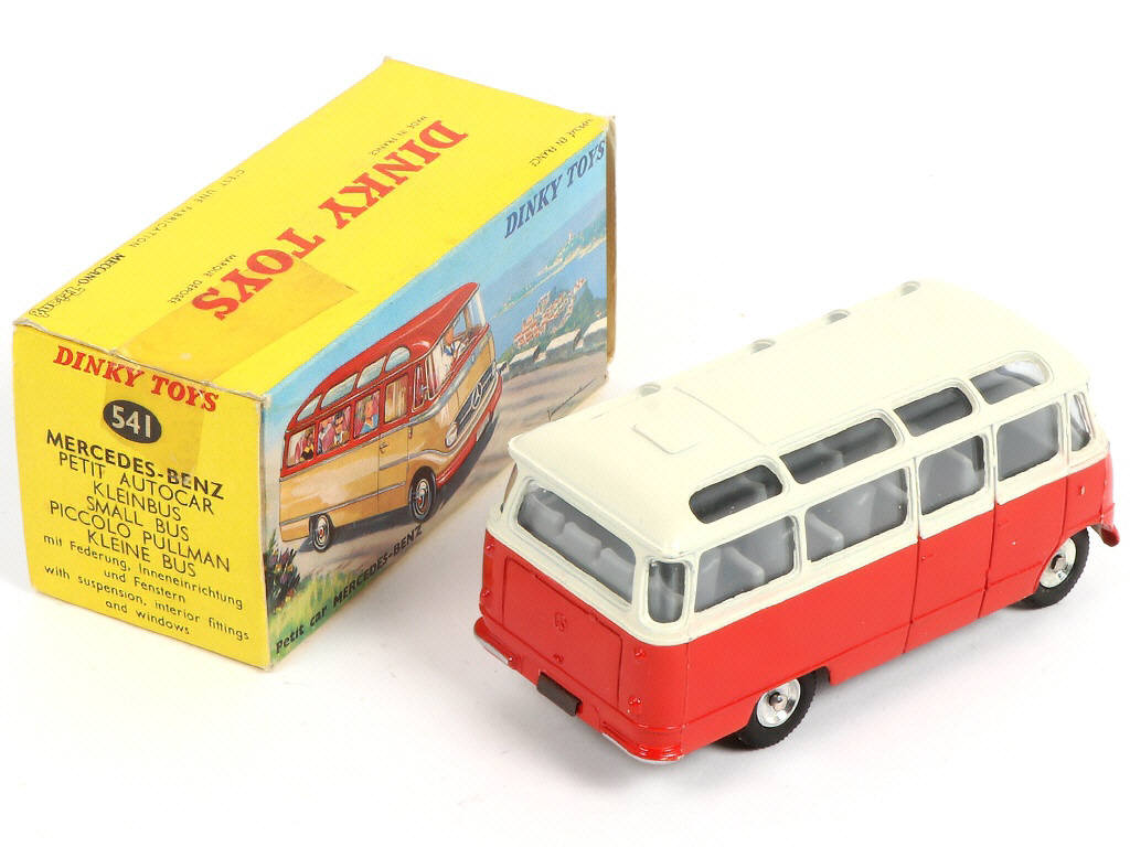 Lot 471 - DINKY TOYS (FRANCE) (1)