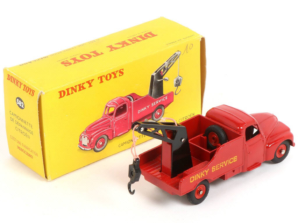 Lot 473 - DINKY TOYS (FRANCE) (1)