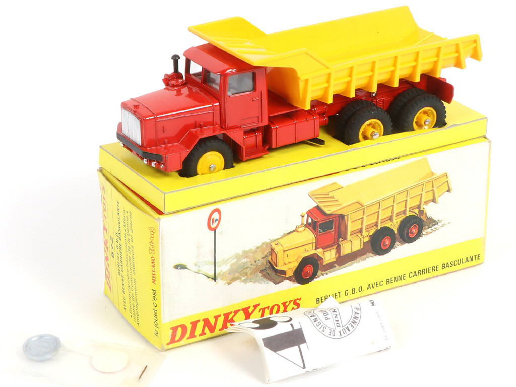Lot 485 - DINKY TOYS (FRANCE) (1)