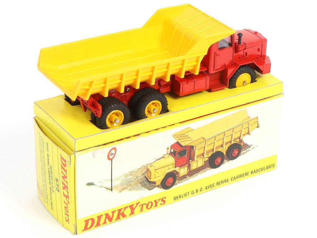Lot 485 - DINKY TOYS (FRANCE) (1)