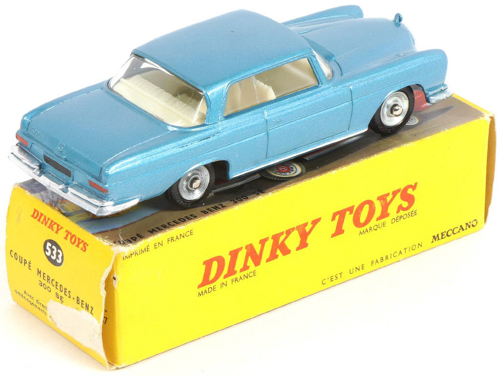 Lot 434 - DINKY TOYS (FRANCE) (1)