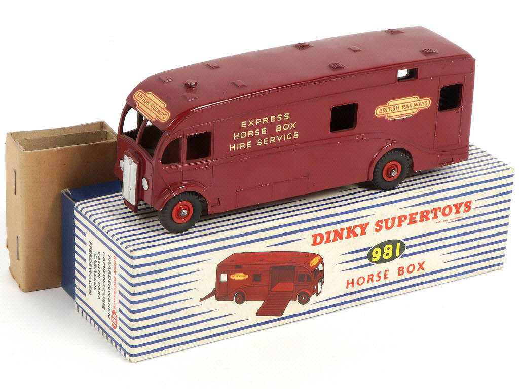 Lot 331 - DINKY TOYS (GB) (1)
