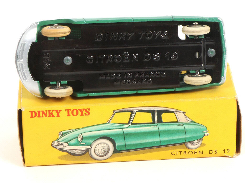 Lot 383 - DINKY TOYS (FRANCE) (1)