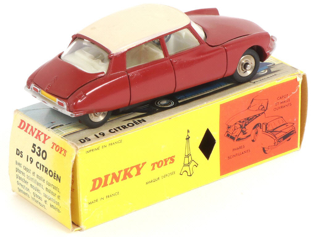 Lot 385 - DINKY TOYS (FRANCE) (1)