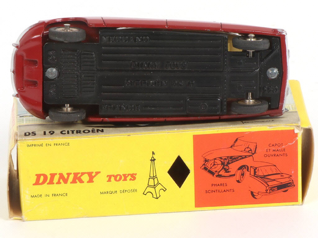 Lot 385 - DINKY TOYS (FRANCE) (1)