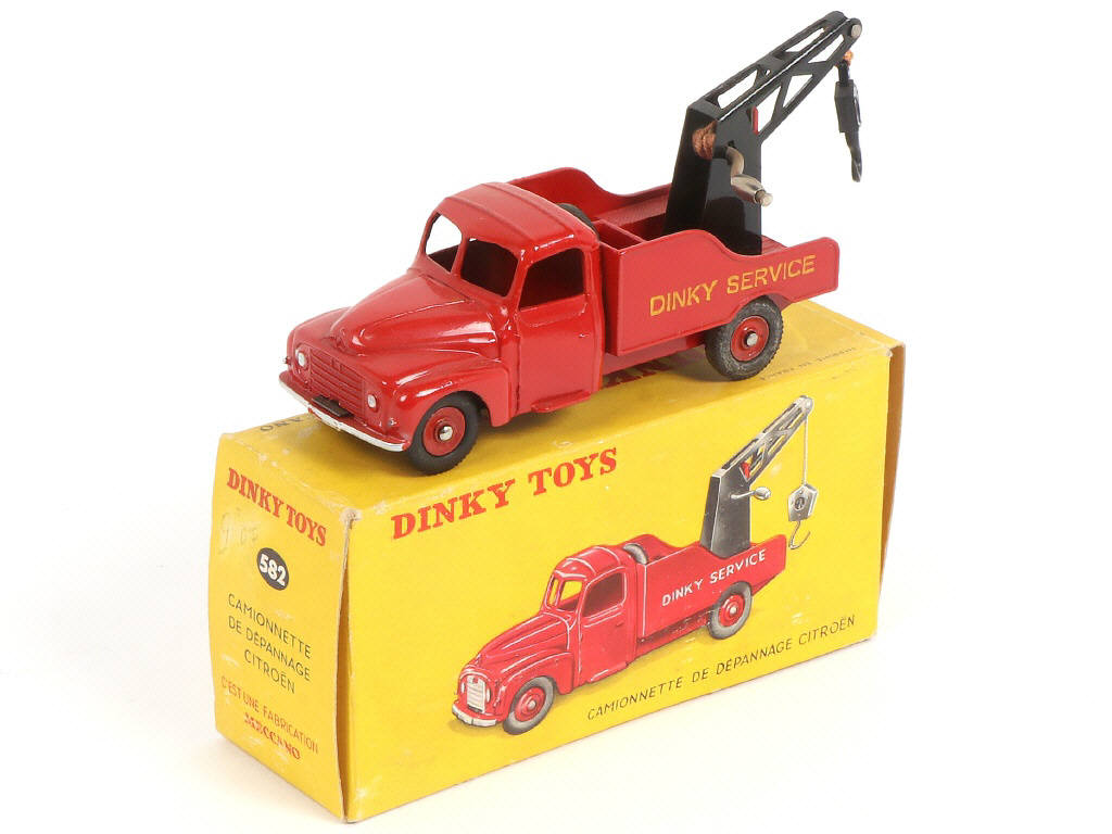 Lot 472 - DINKY TOYS (FRANCE) (1)