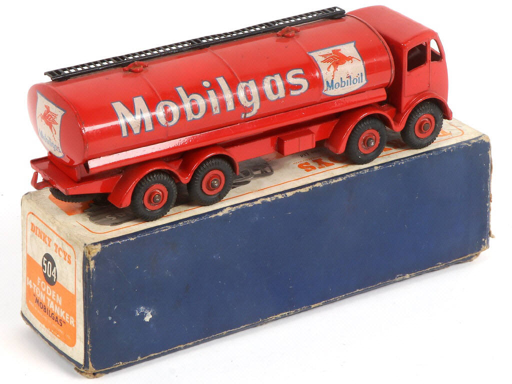 Lot 329 - DINKY TOYS (GB) (1)