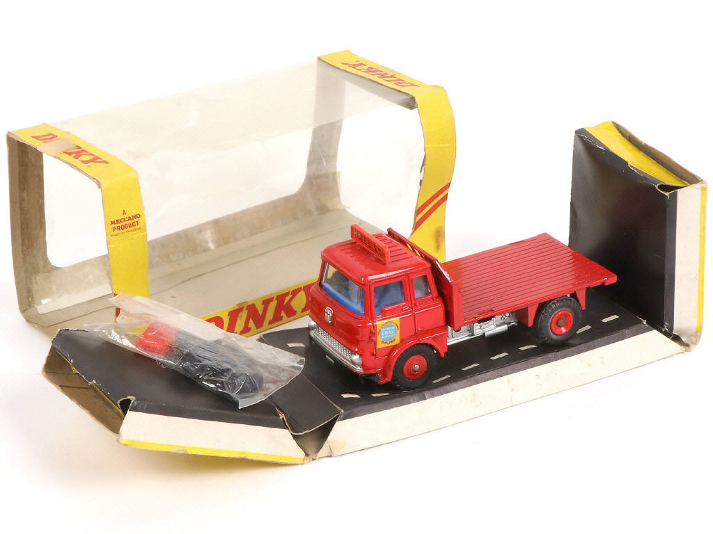 Lot 352 - DINKY TOYS (GB) (1)