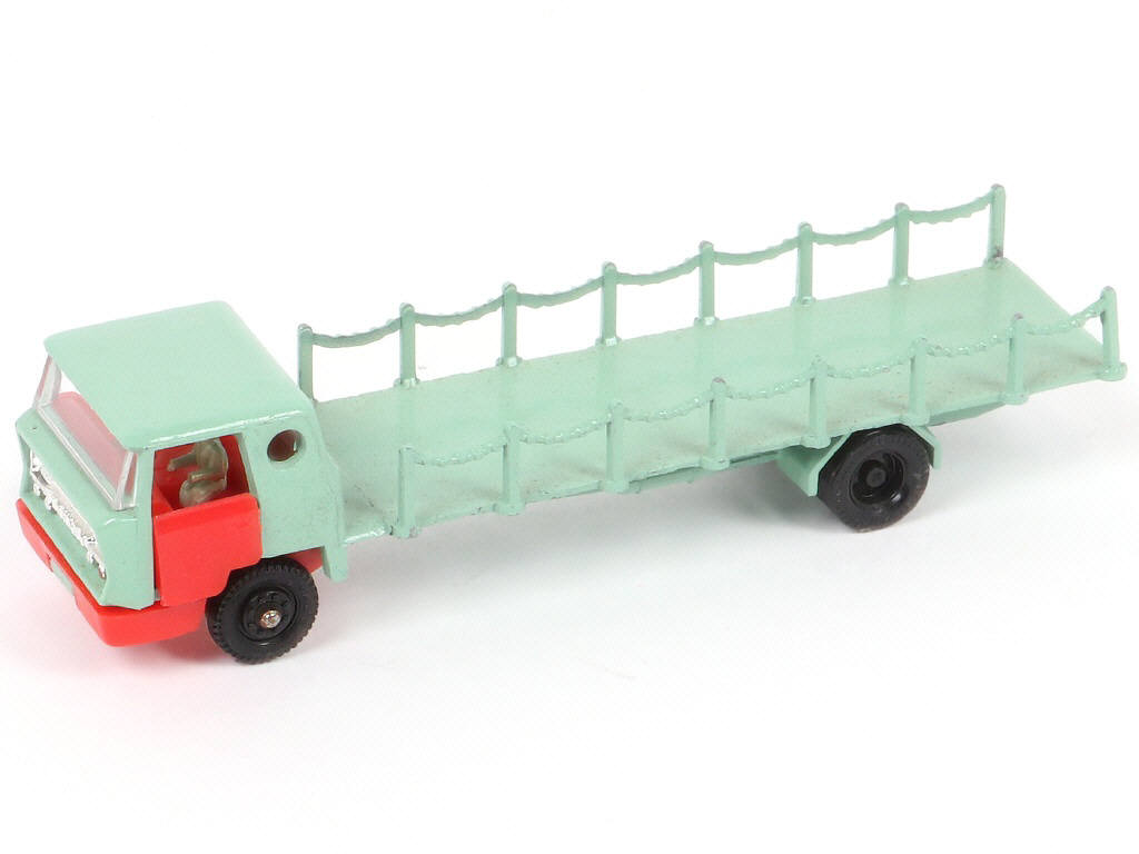 Lot 132 - MAJORETTE (FRANCE) (1)