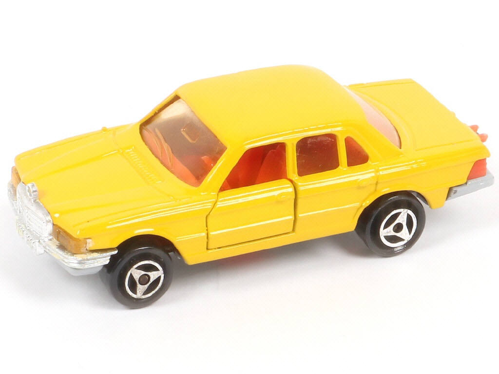 Lot 122 - MAJORETTE (FRANCE) (1)