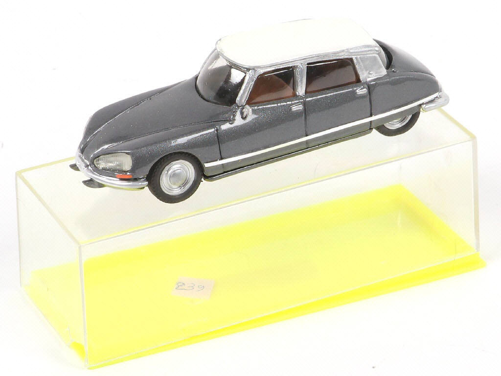 Lot 151 - DIVERS (1)