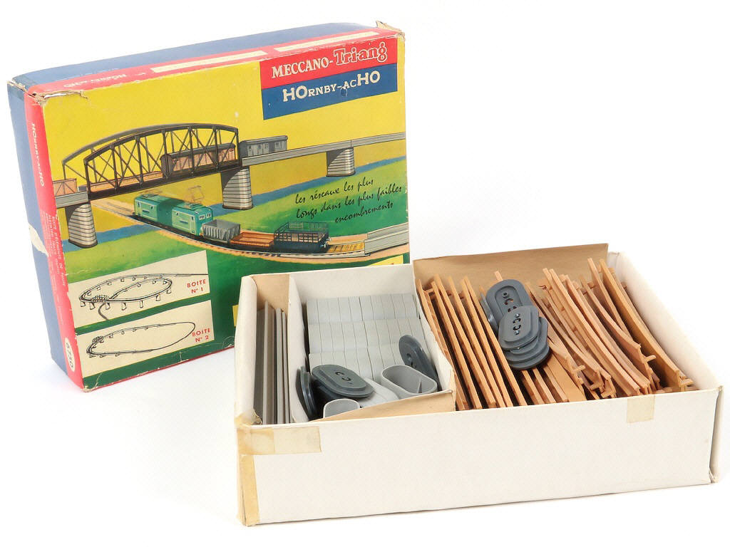 Lot 30 - HORNBY 'HO' (2)