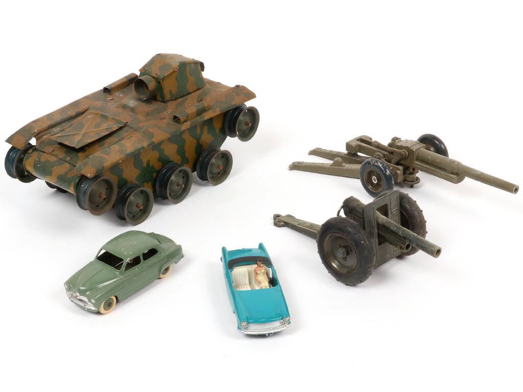 Lot 65 - DIVERS (5)