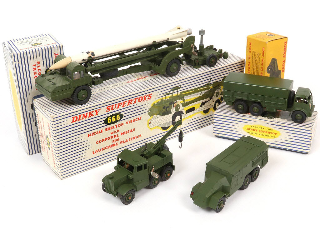 Lot 273 - DINKY TOYS (GB) (4)