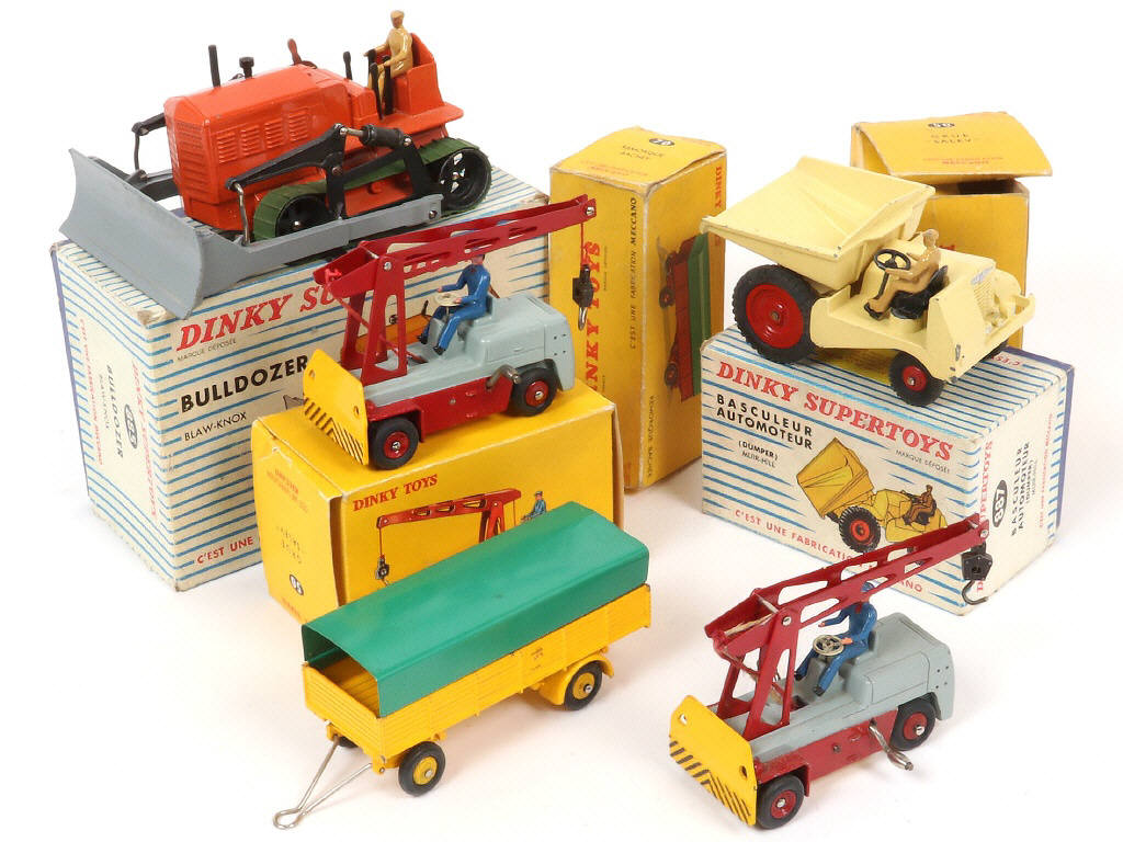 Lot 305 - DINKY TOYS (FRANCE) (5)