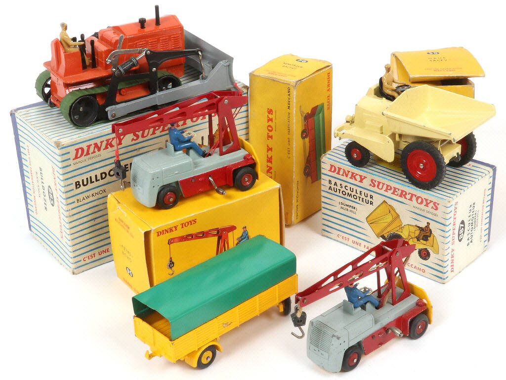 Lot 305 - DINKY TOYS (FRANCE) (5)