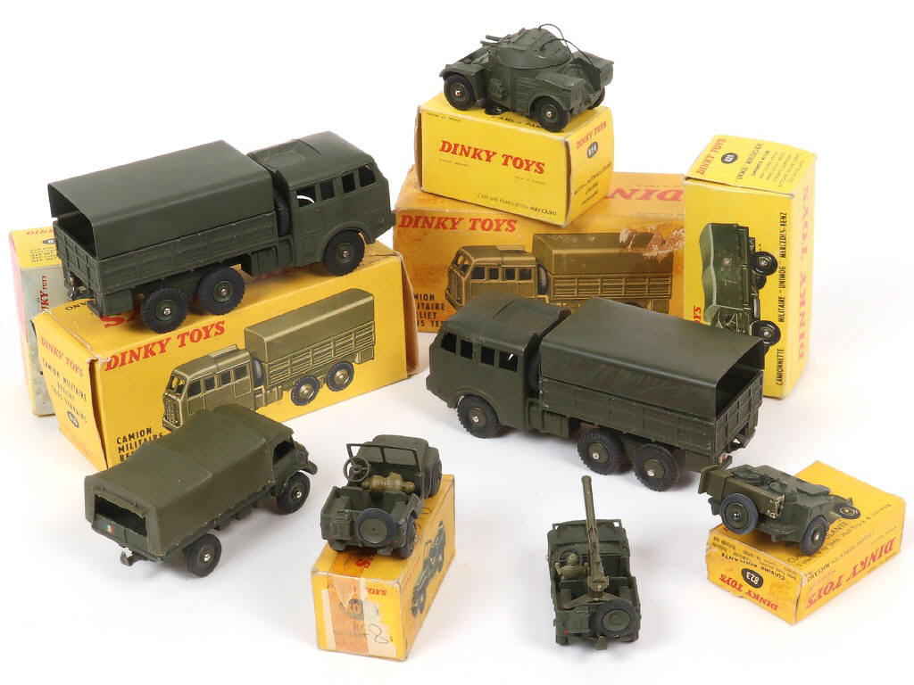 Lot 308 - DINKY TOYS (FRANCE) (7)