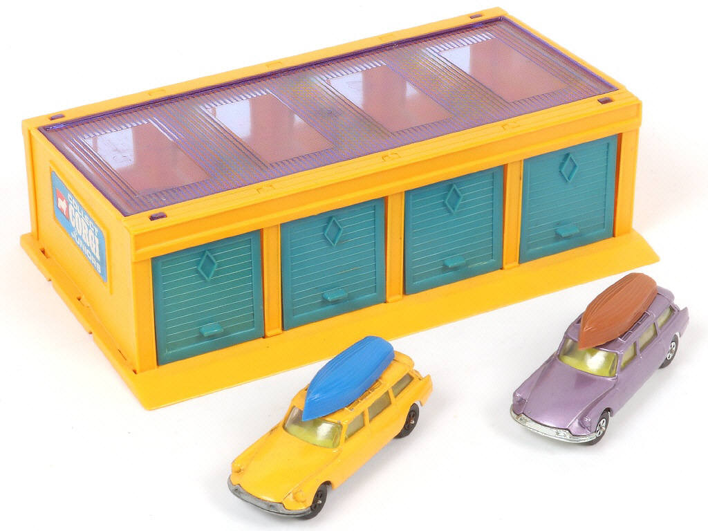 Lot 104 - CORGI JUNIORS (GB) (3)