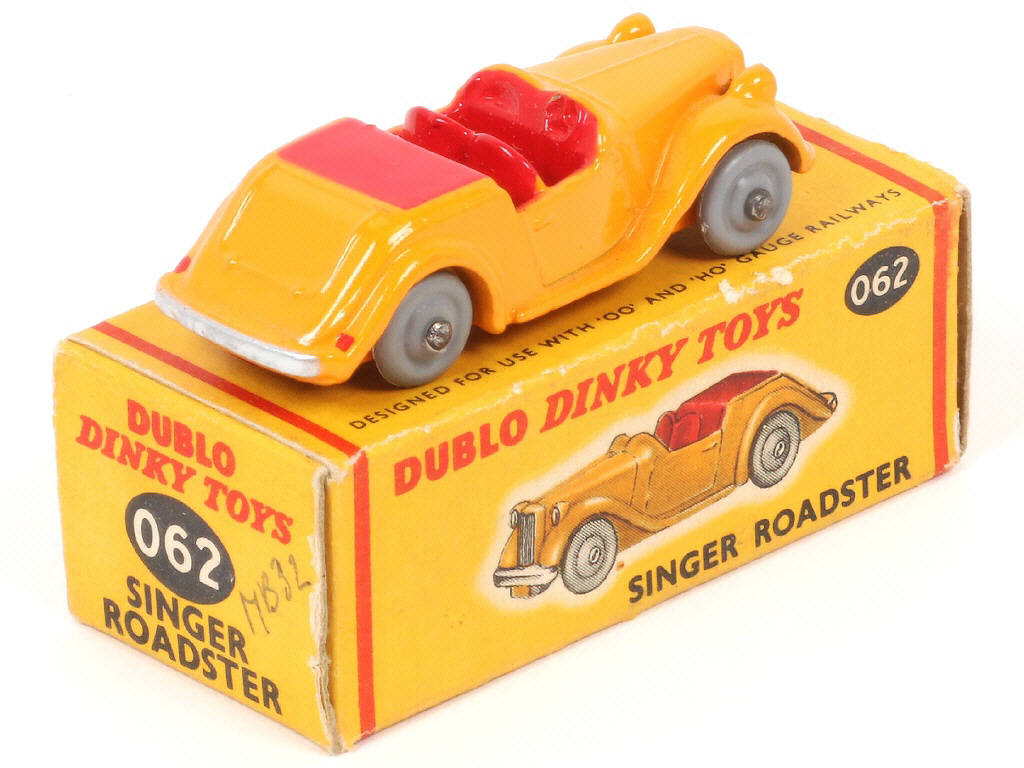 Lot 237 - DINKY TOYS (GB) (1)