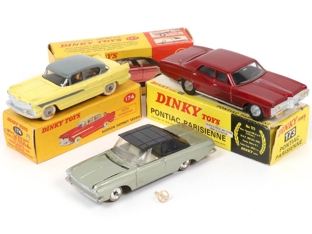 Lot 270 - DINKY TOYS (GB) (3)