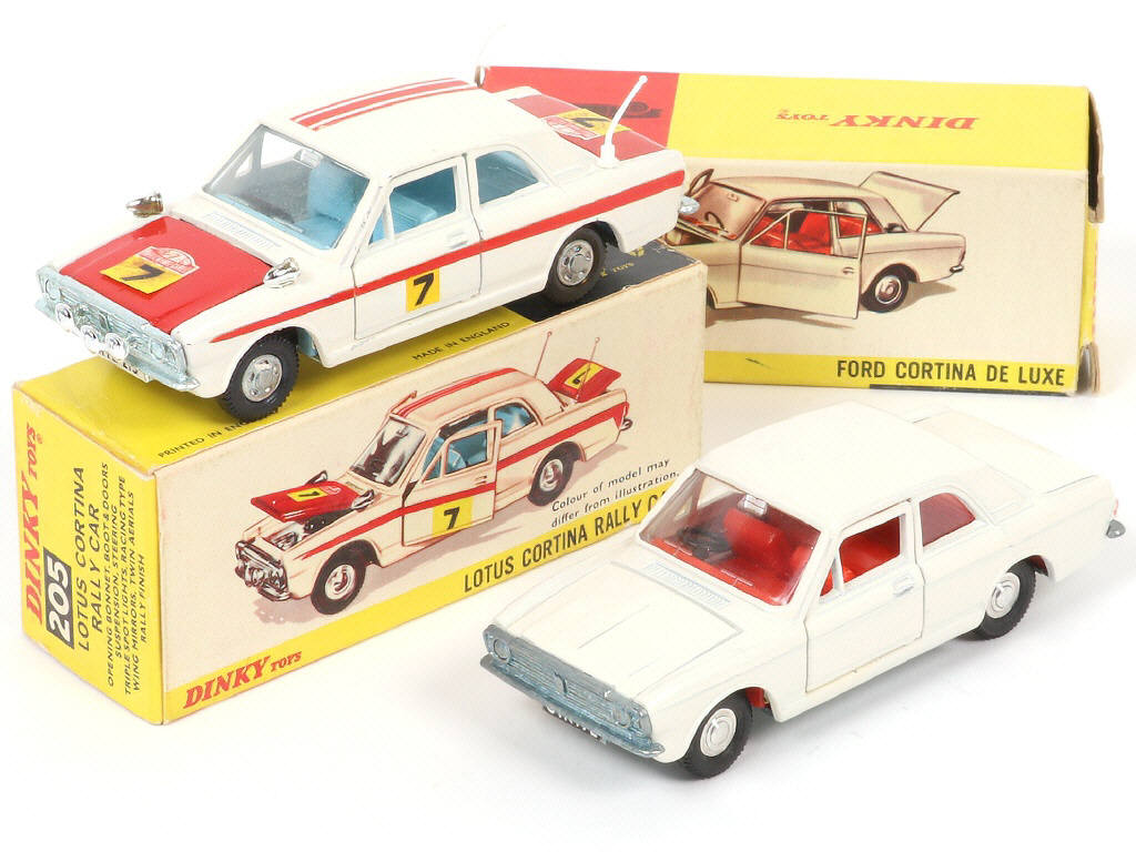 Lot 266 - DINKY TOYS (GB) (2)