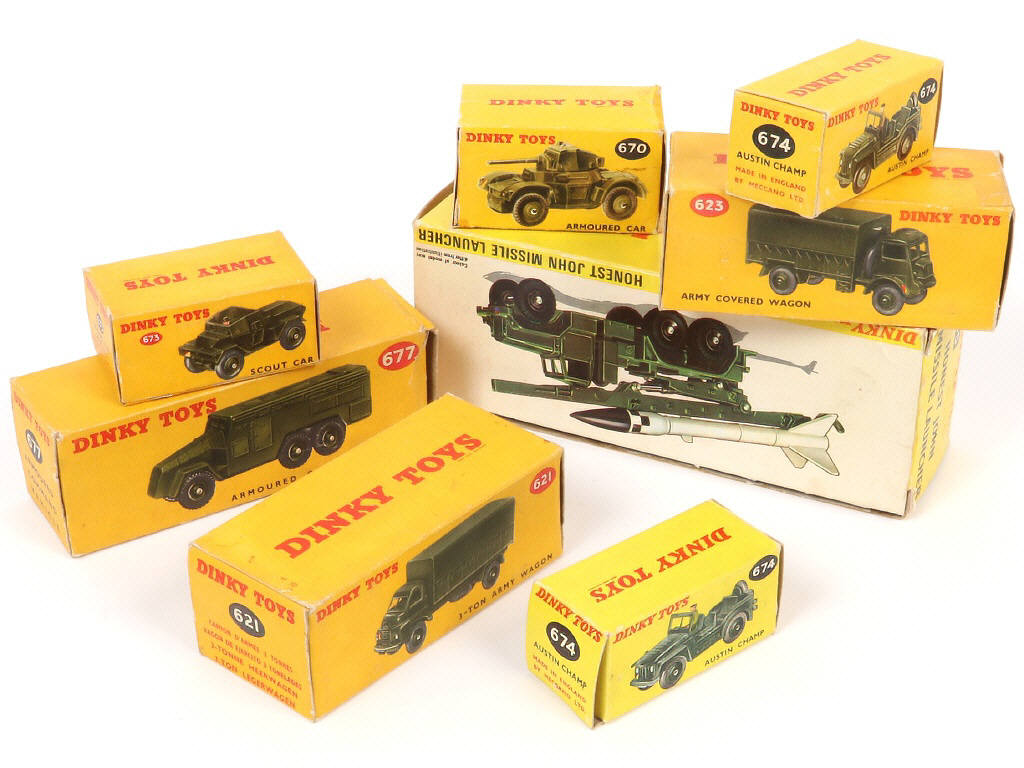 Lot 235 - DINKY TOYS (GB) (8)