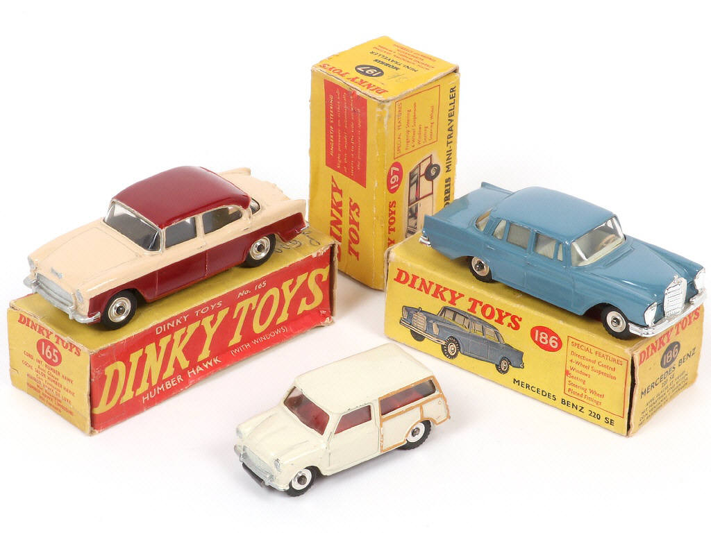 Lot 269 - DINKY TOYS (GB) (3)