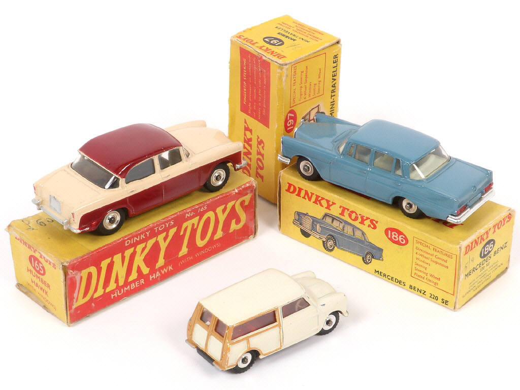 Lot 269 - DINKY TOYS (GB) (3)