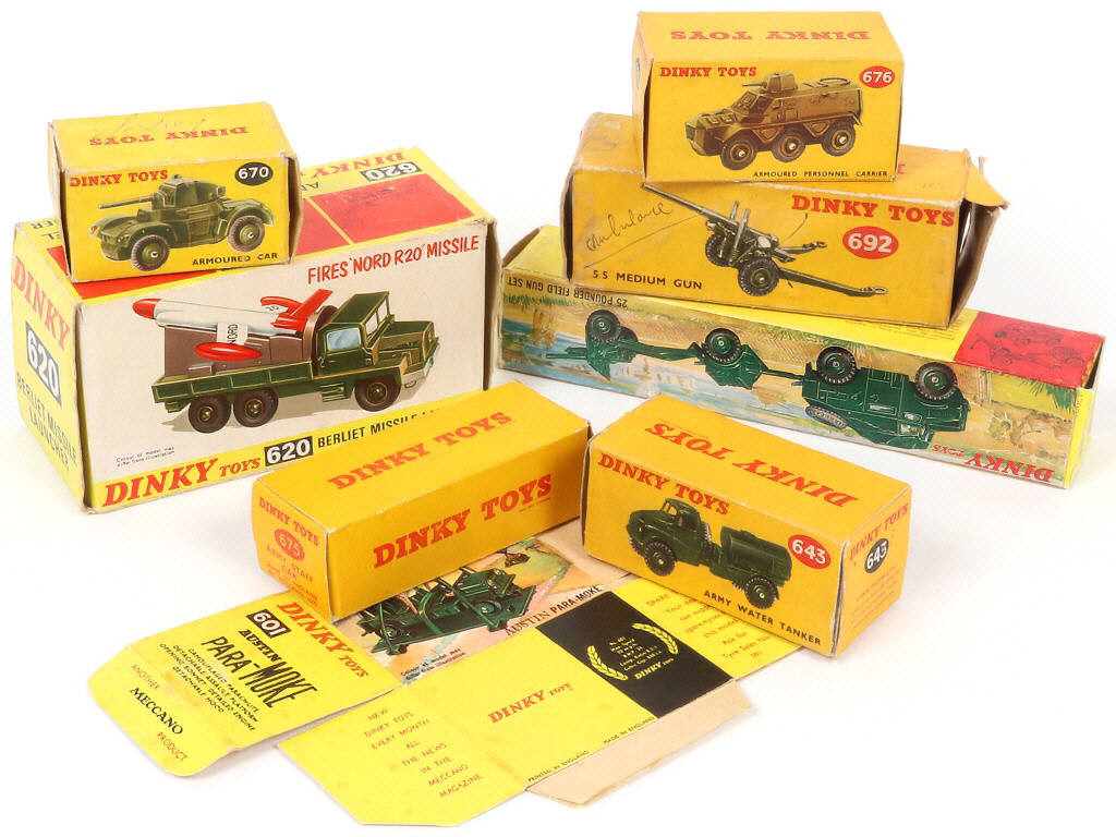 Lot 234 - DINKY TOYS (GB) (8)