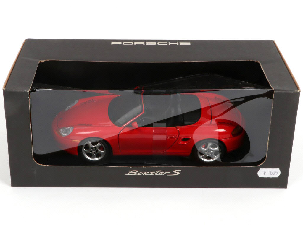 Lot 38 - UT MODELS (ALLEMAGNE) (2)