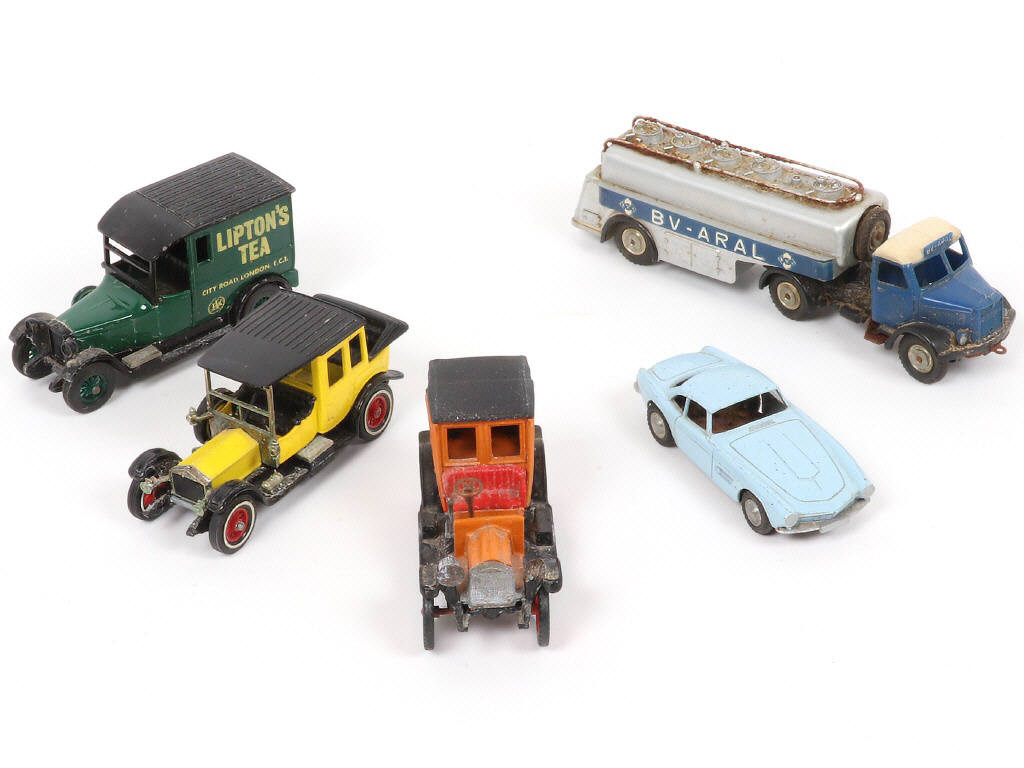 Lot 43 - DIVERS (5)