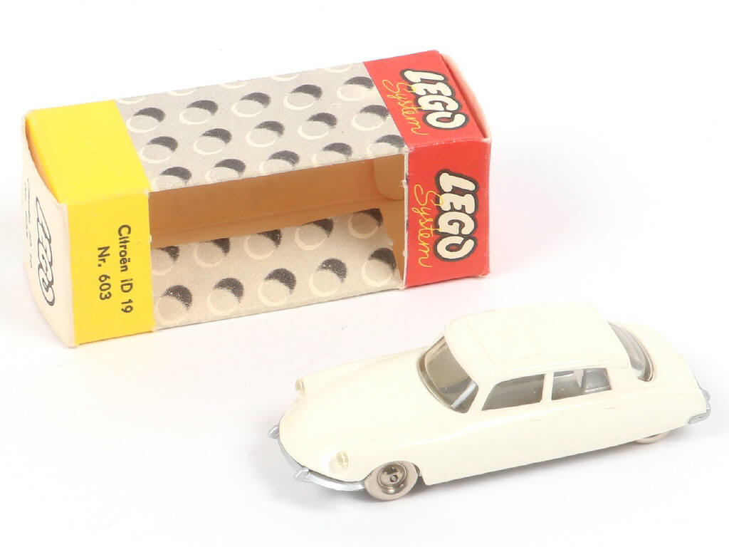 Lot 94 - LEGO (DANEMARK) (1)