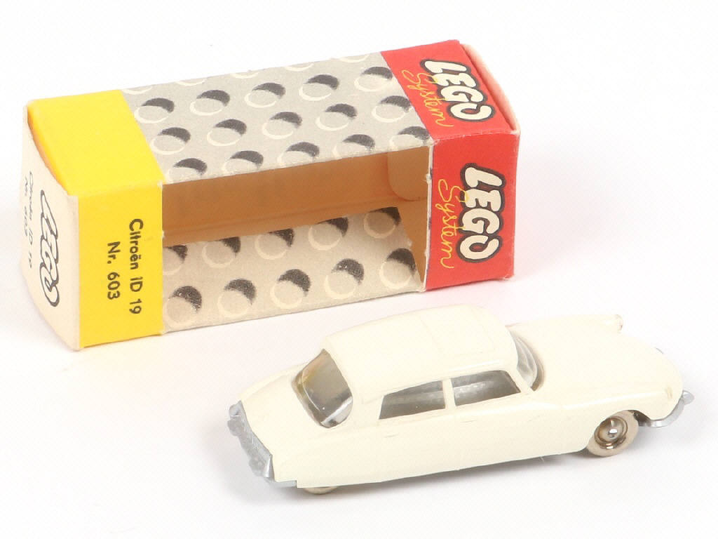 Lot 94 - LEGO (DANEMARK) (1)