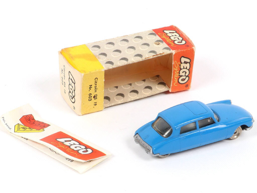 Lot 95 - LEGO (DANEMARK) (1)