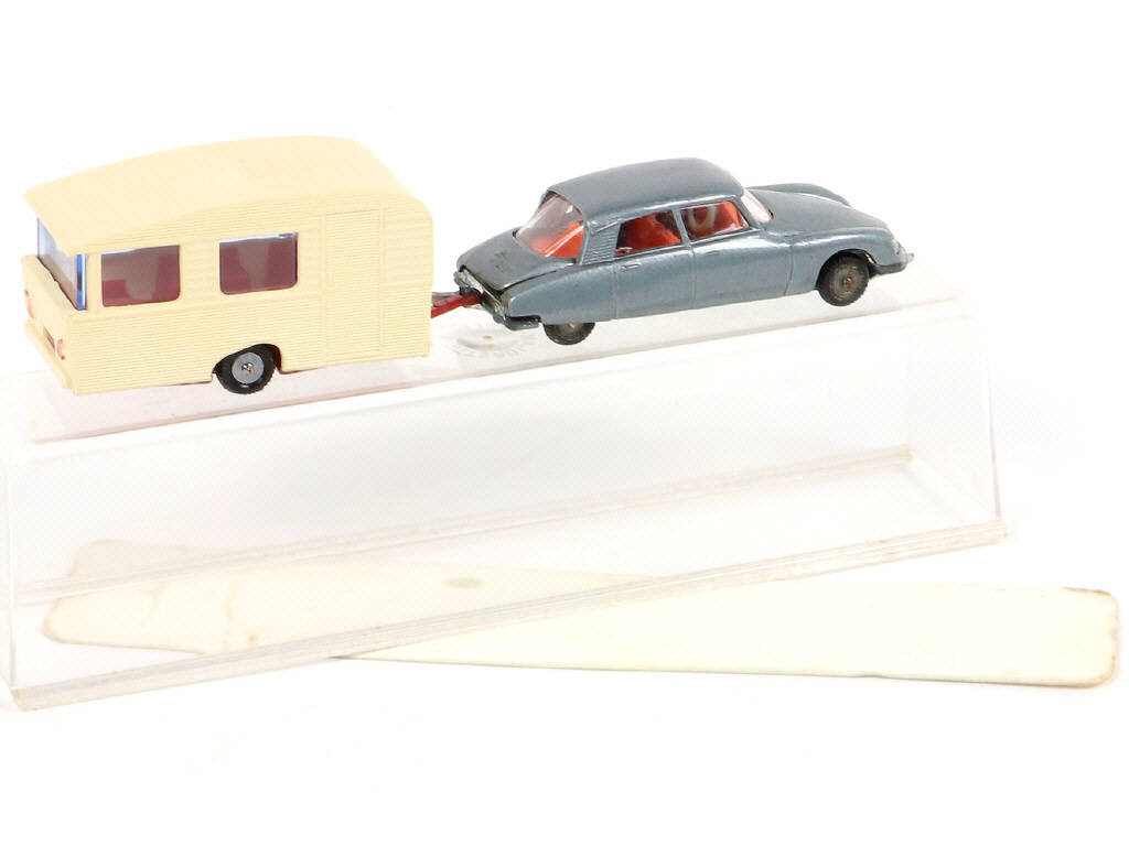 Lot 195 - MAJORETTE (FRANCE) (2)