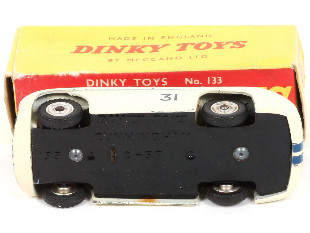Lot 228 - DINKY TOYS (GB) (1)