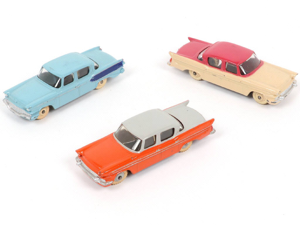 Lot 262 - DINKY TOYS (GB) (3)