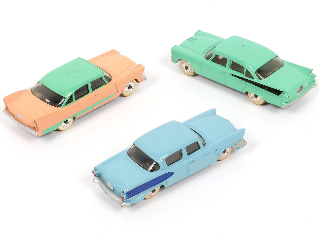 Lot 263 - DINKY TOYS (GB) (3)